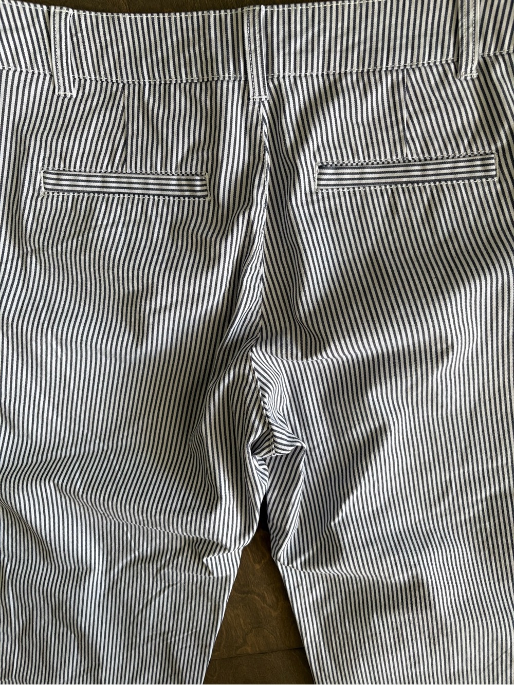 Gap white + navy striped girlfriend khaki Size 8 - Picture 5 of 5